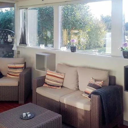 Two-bedroom Holiday In 1 *