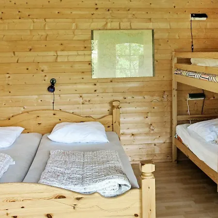 Two-bedroom Holiday In 1