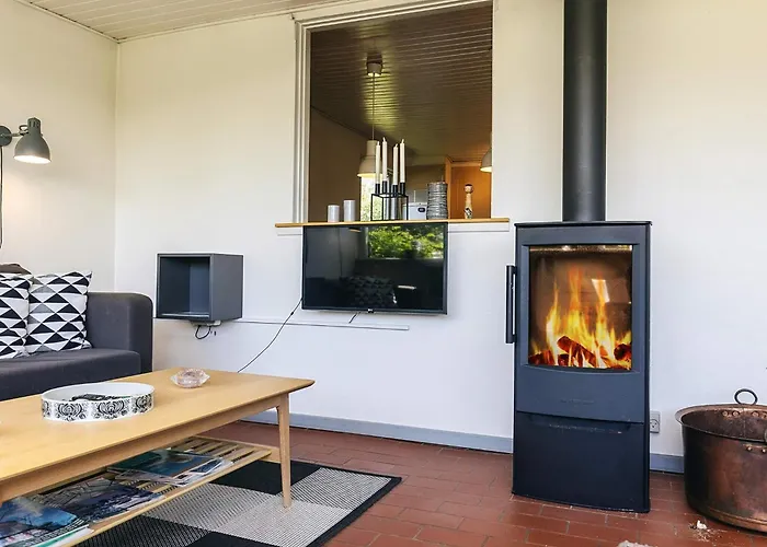 Feriehus Two-Bedroom Holiday home in Bogø By 1 *